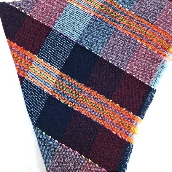 Luxury Cashmere Acrylic Plaid Knitted Triangle Scarf - Picture 4 of 4
